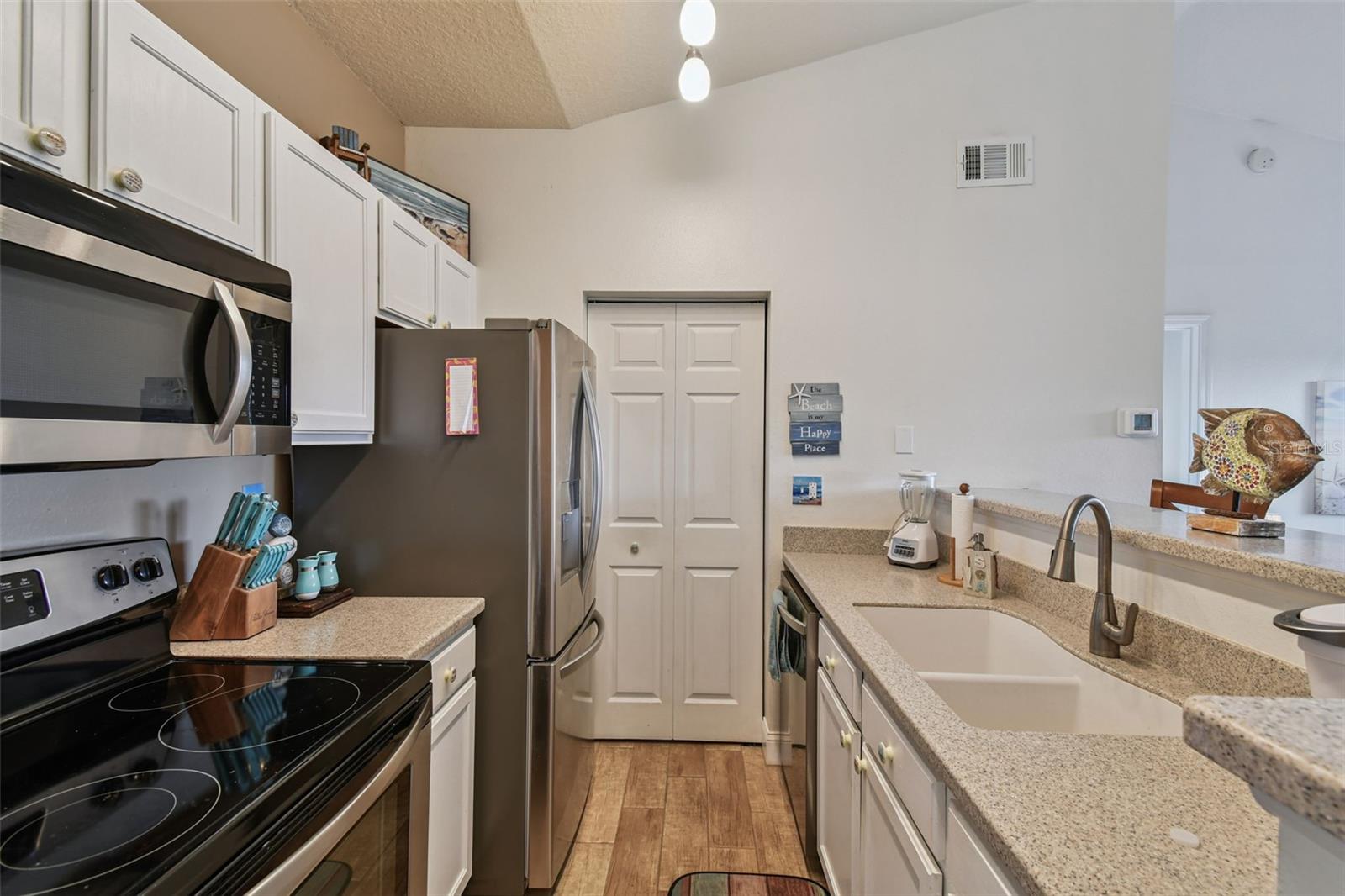 BEACHWAY CONDOS - Residential