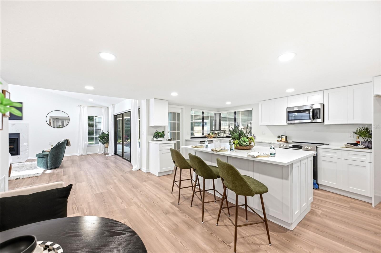 CARROLLWOOD VILLAGE - Residential