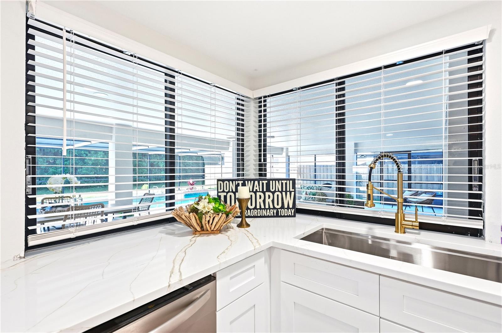 CARROLLWOOD VILLAGE - Residential