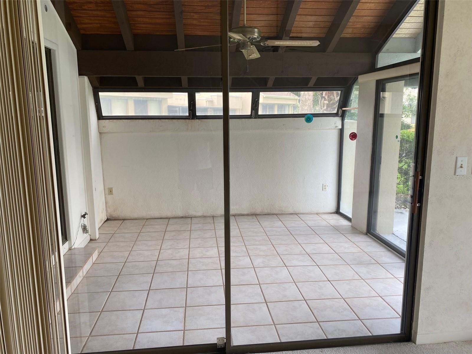 2221 MEADOWLAKE COURT