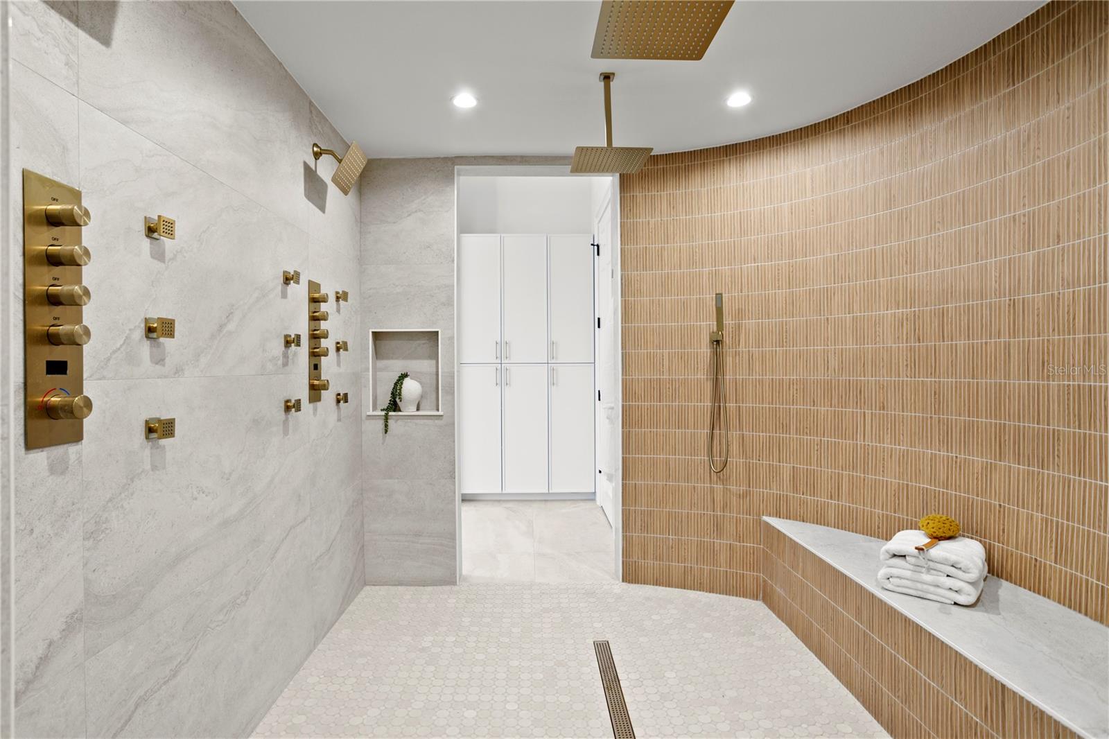 TAMPA PALMS 4A UNIT 1 - Residential