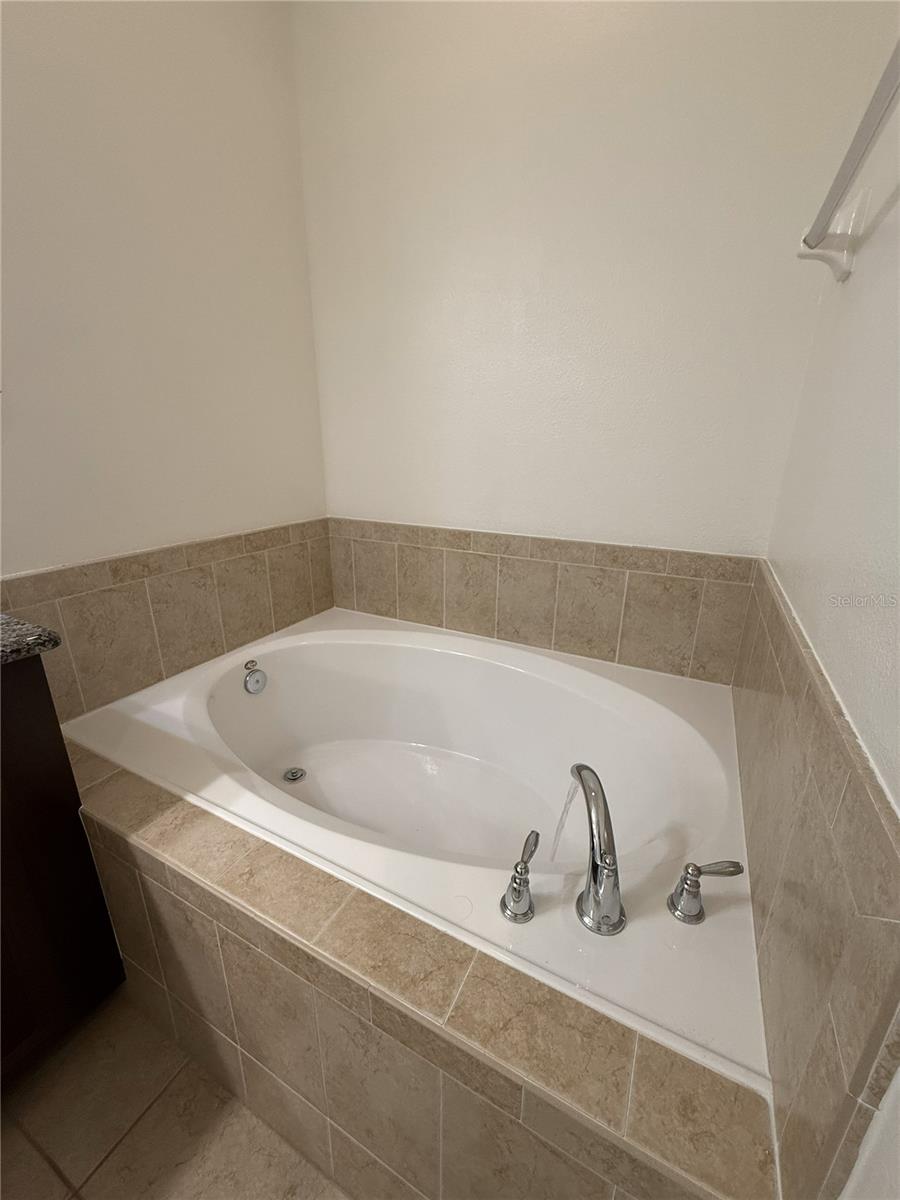 ISLES OF OVIEDO - Residential Lease