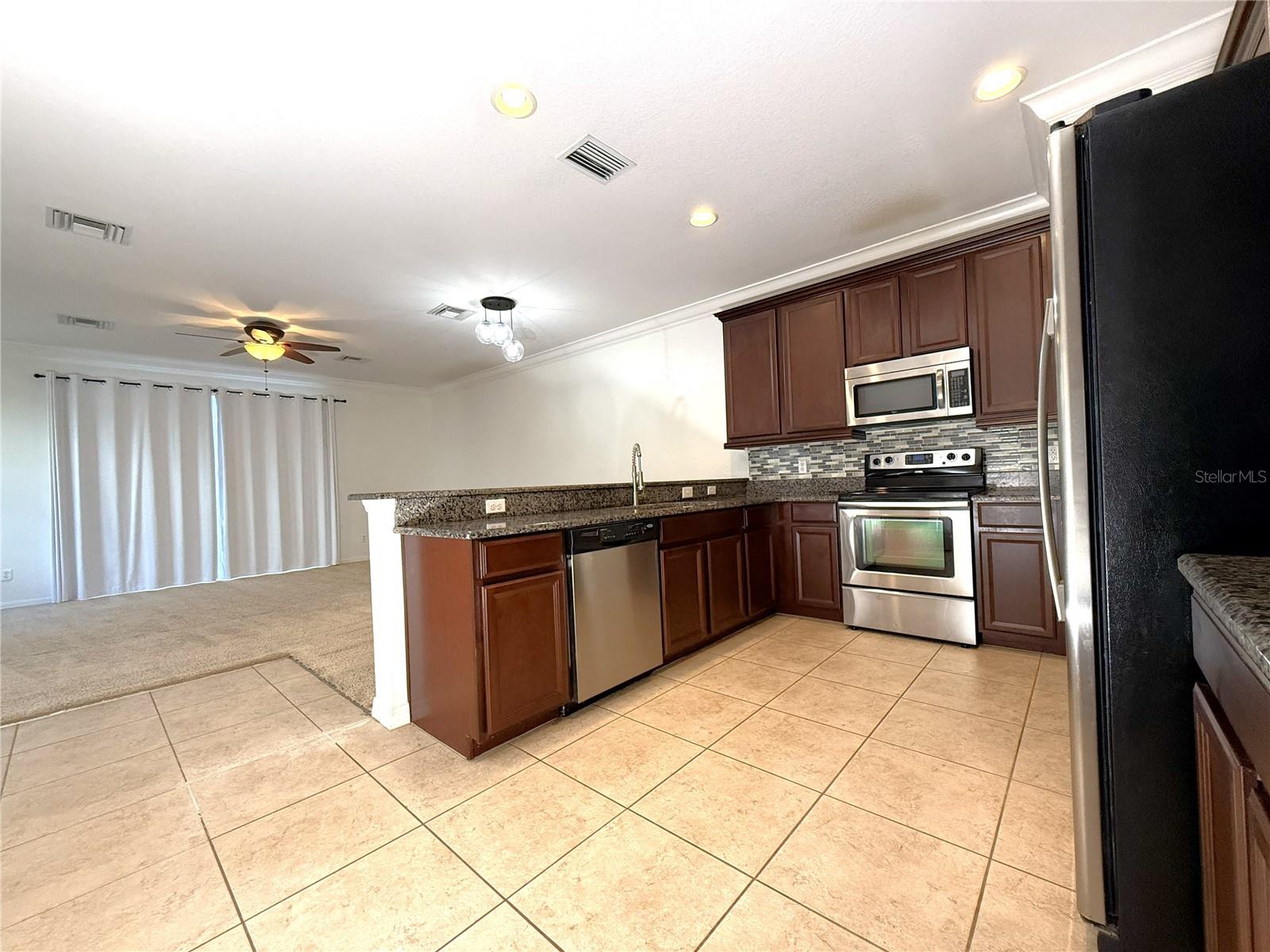 ISLES OF OVIEDO - Residential Lease