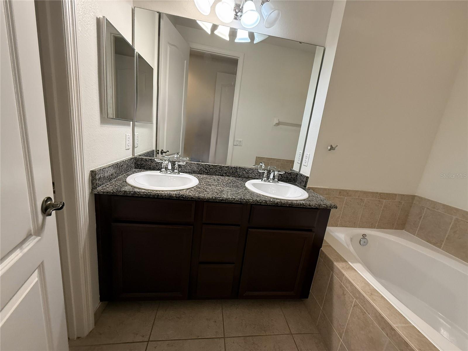 ISLES OF OVIEDO - Residential Lease