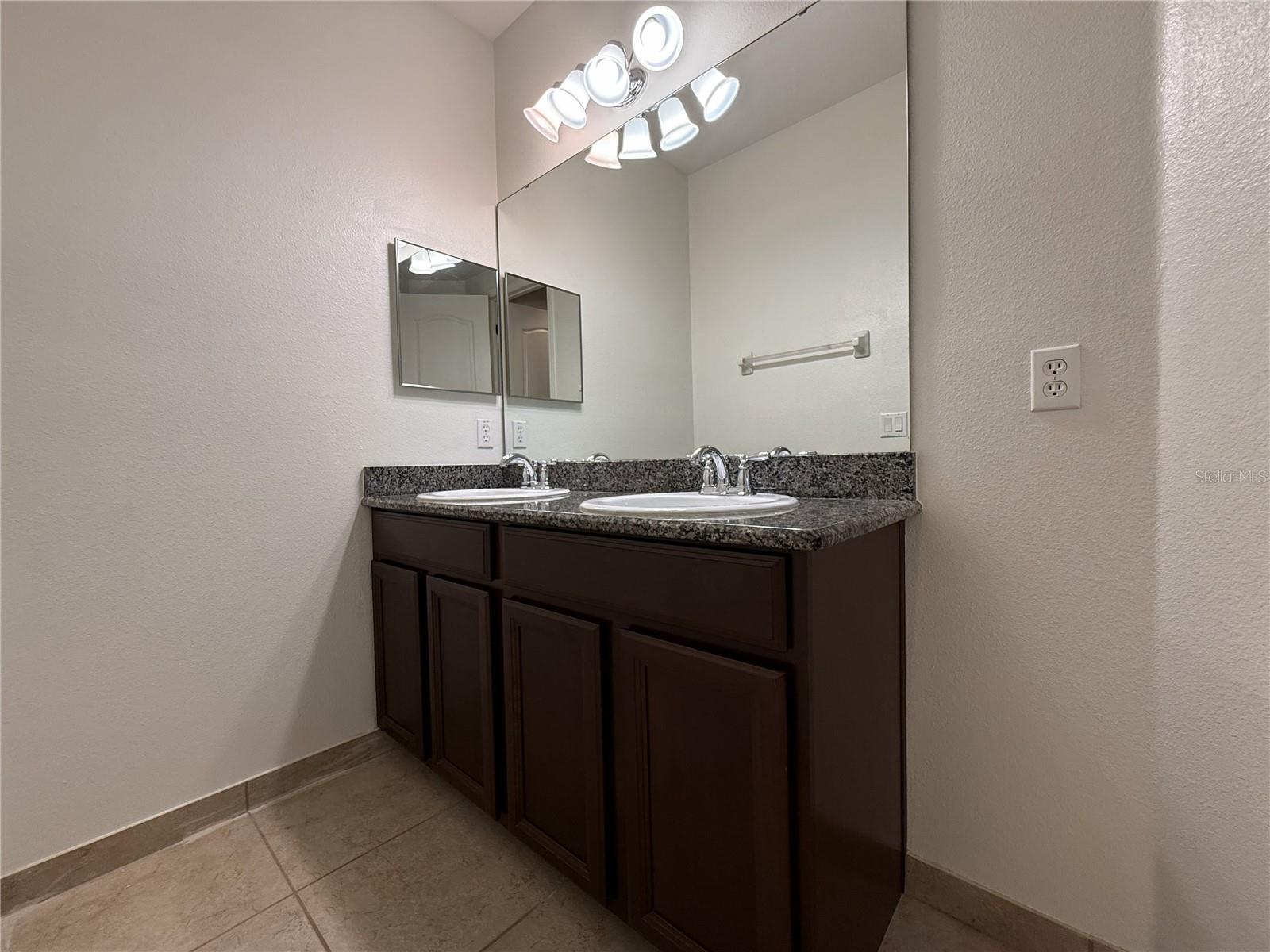 ISLES OF OVIEDO - Residential Lease