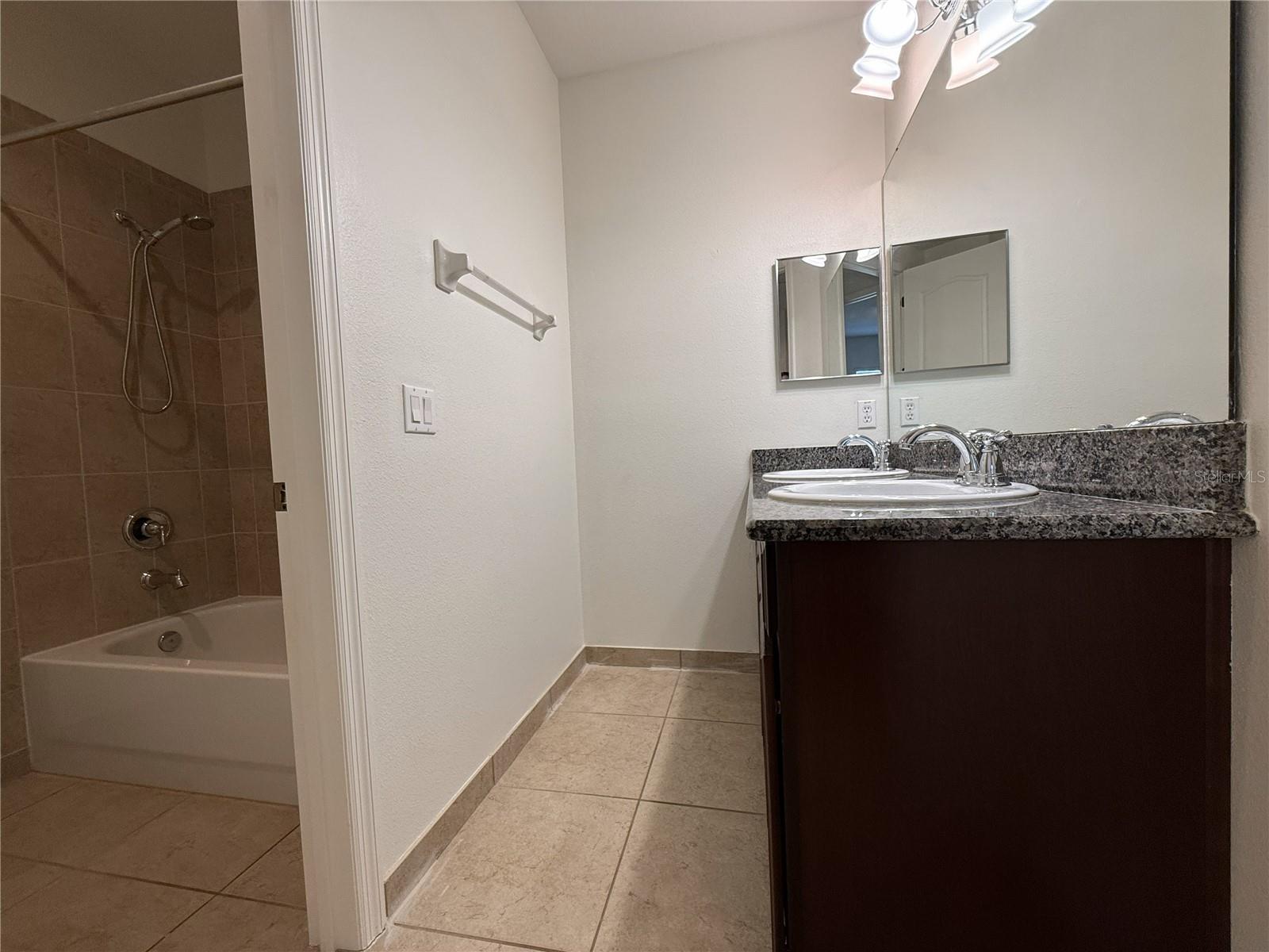 ISLES OF OVIEDO - Residential Lease