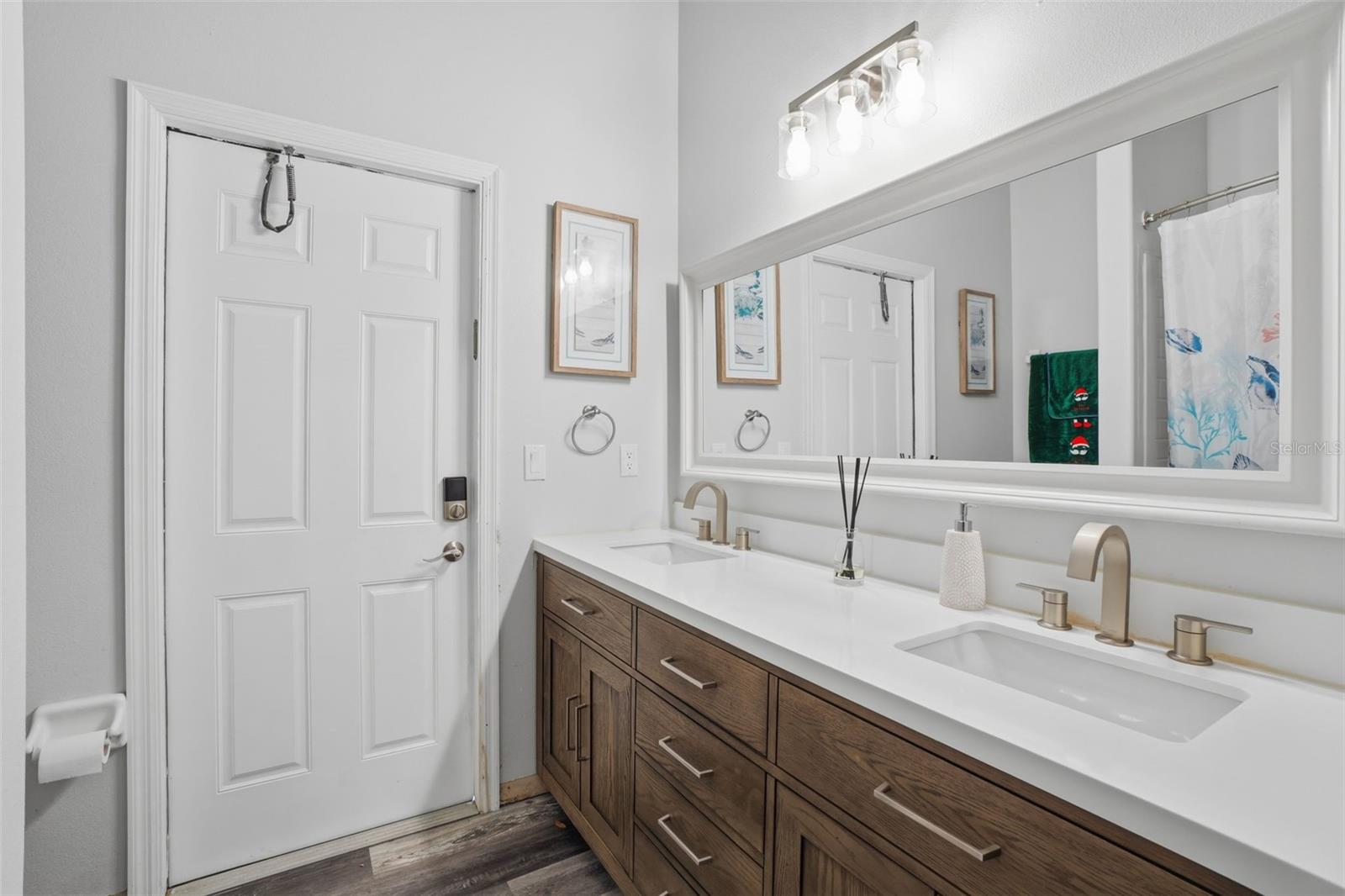 ADMIRAL POINTE - Residential