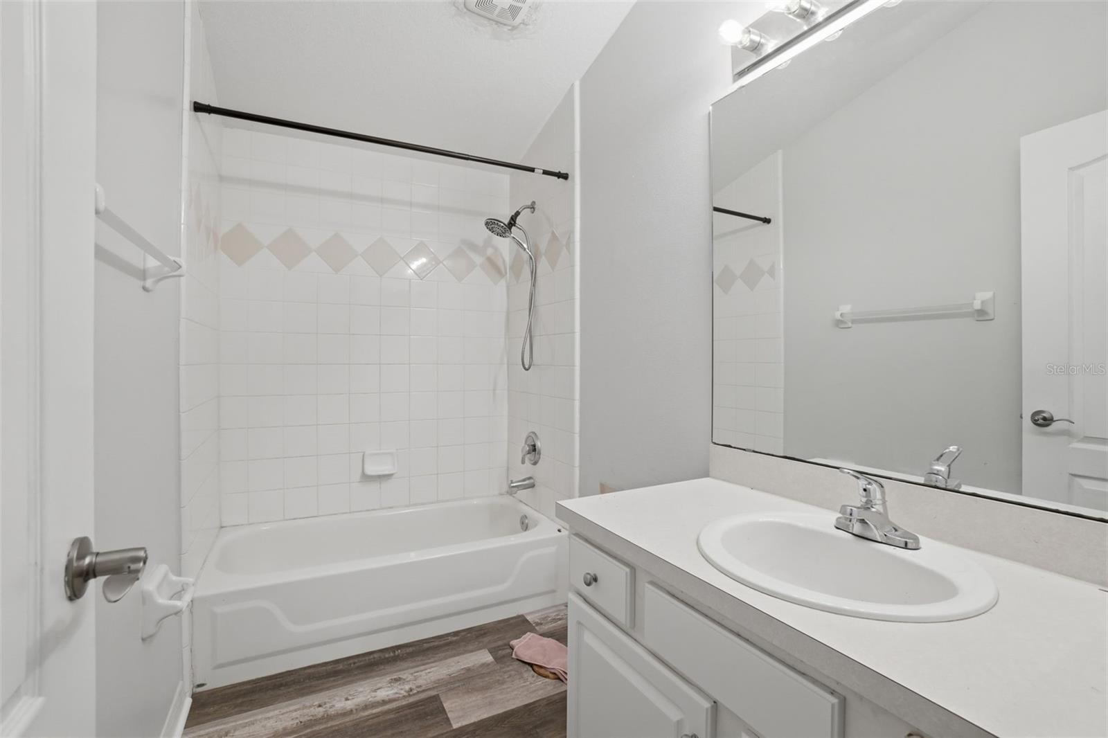 ADMIRAL POINTE - Residential