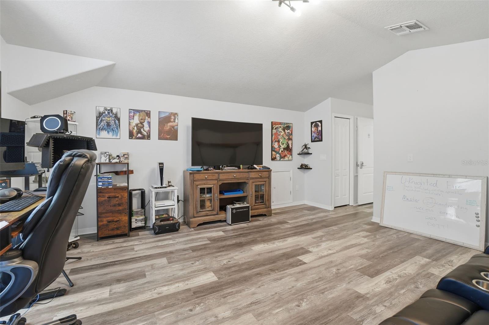 ADMIRAL POINTE - Residential