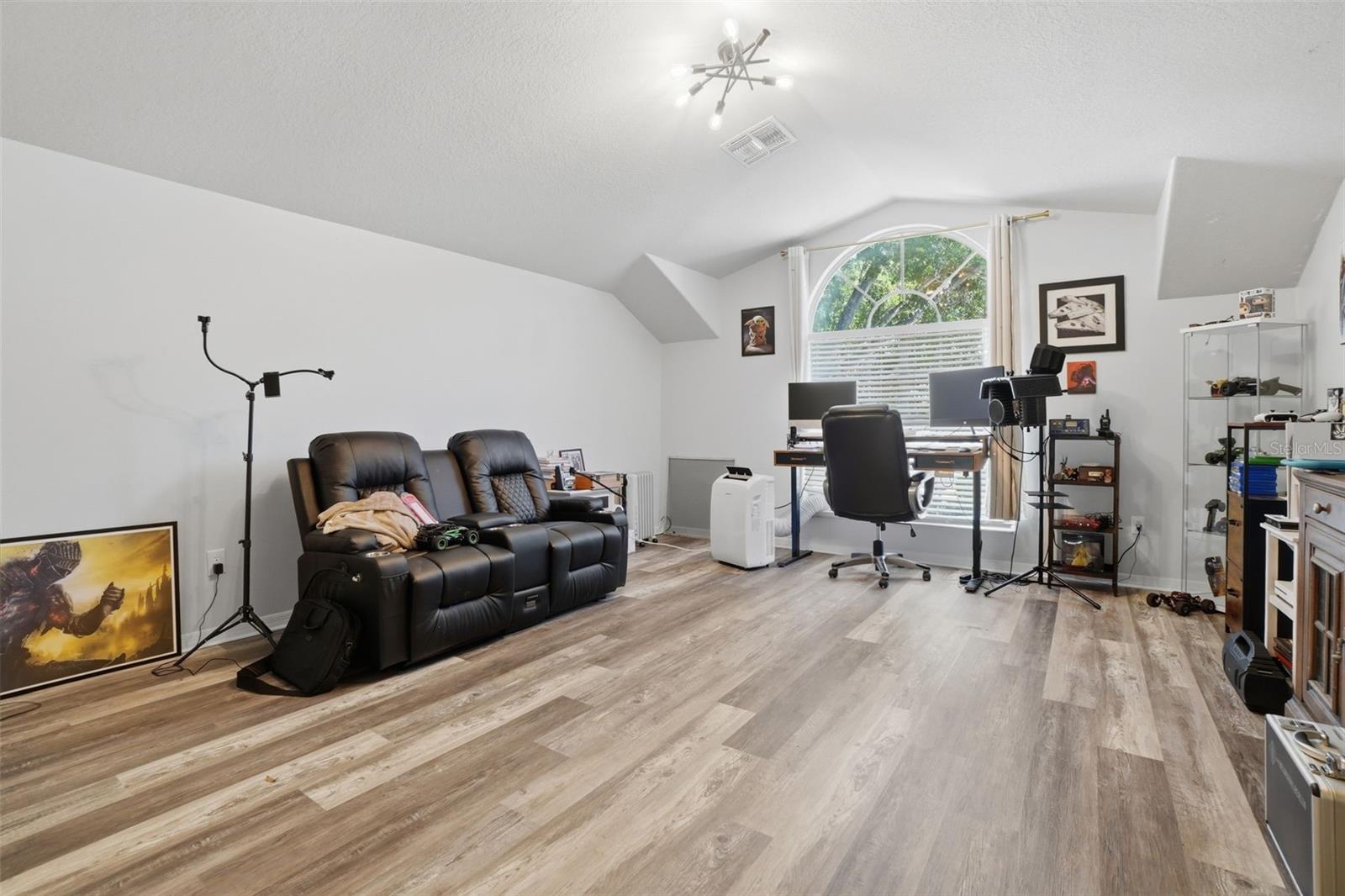 ADMIRAL POINTE - Residential