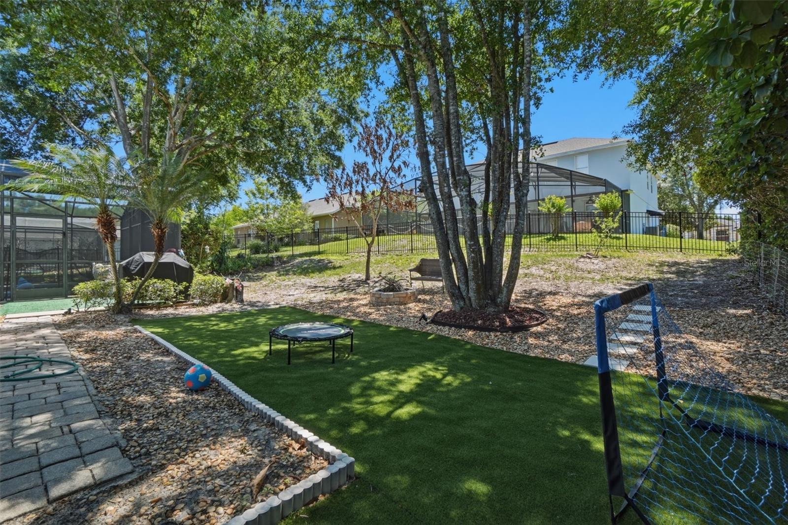 ADMIRAL POINTE - Residential