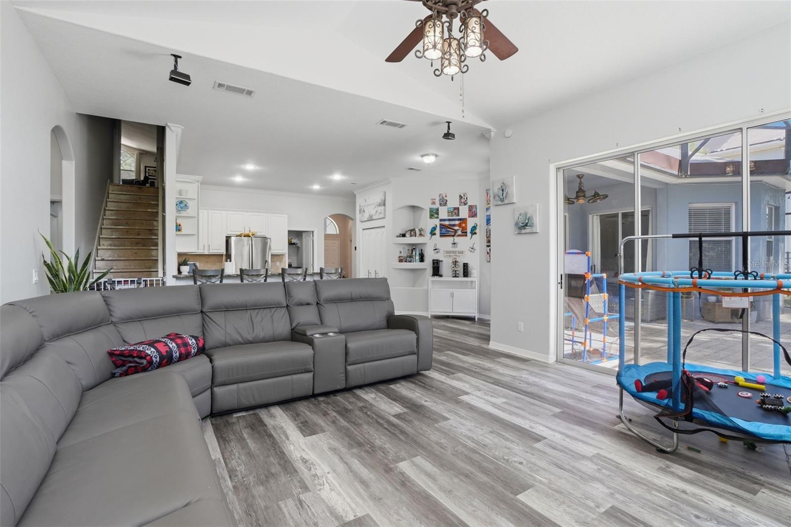 ADMIRAL POINTE - Residential