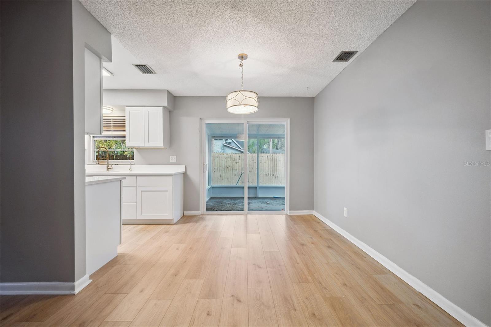 MOUNT DORA FLAVELLS DIV - Residential Lease