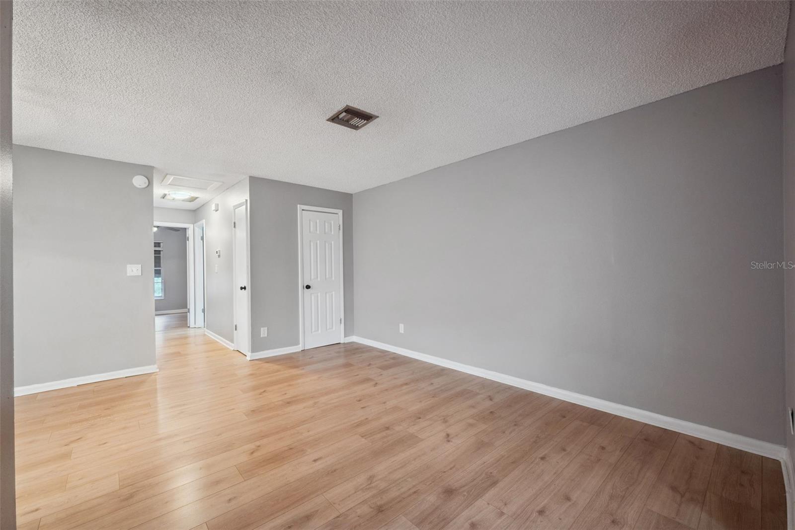 MOUNT DORA FLAVELLS DIV - Residential Lease