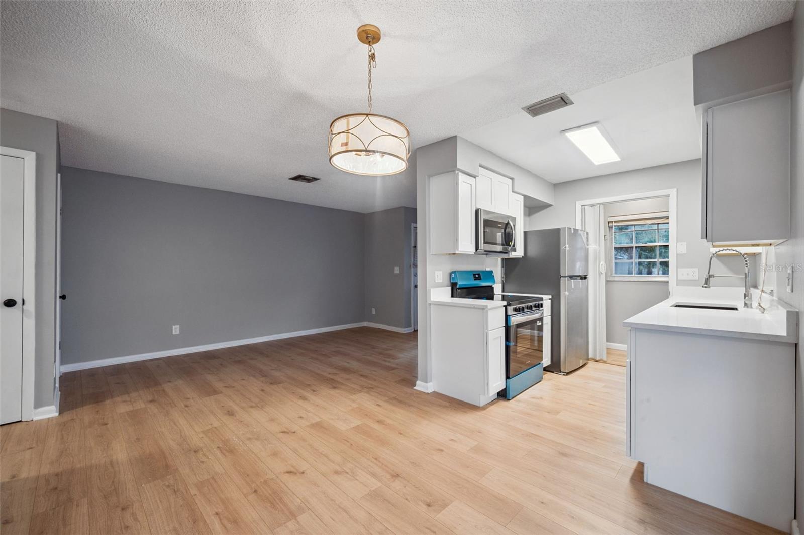 MOUNT DORA FLAVELLS DIV - Residential Lease