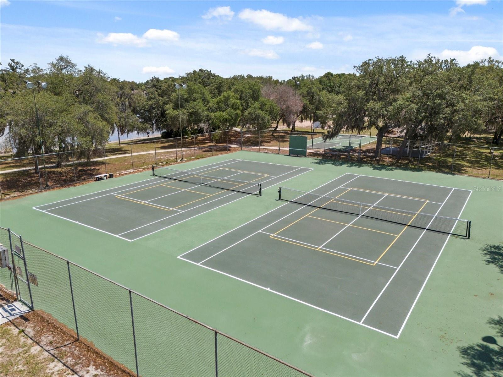 BAY LAKES AT GRANADA SEC 02 - Residential Lease