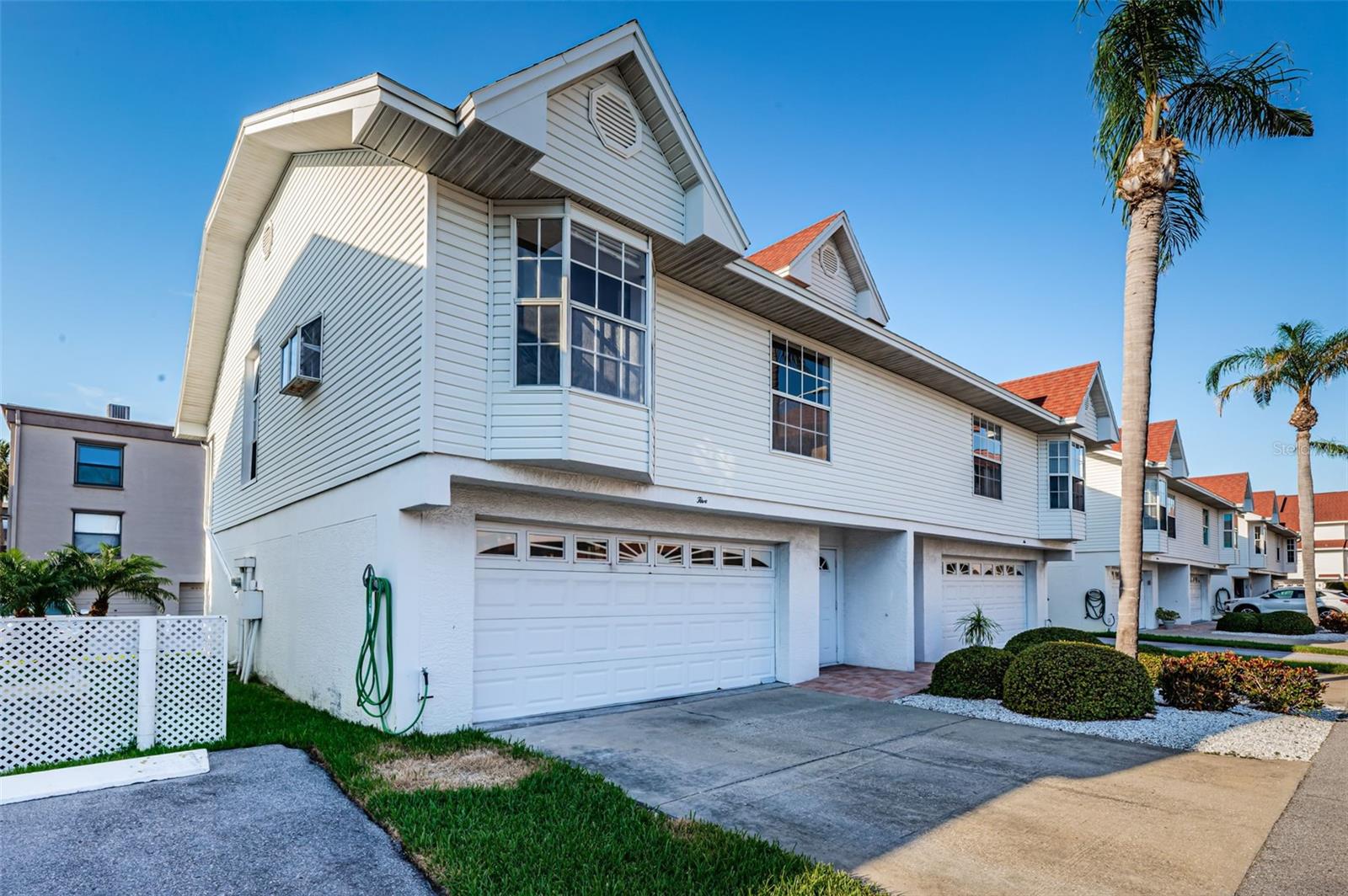 VISTA COVE TWNHMS - Residential