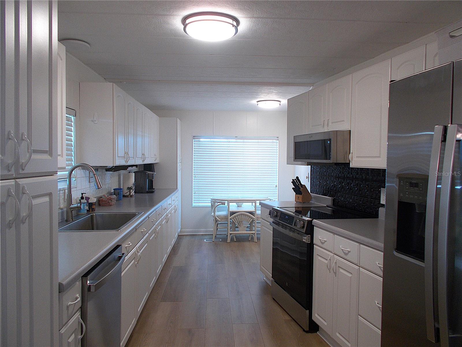 490 ASHWOOD DRIVE, VENICE, FL, 34285 4 490 ASHWOOD DRIVE