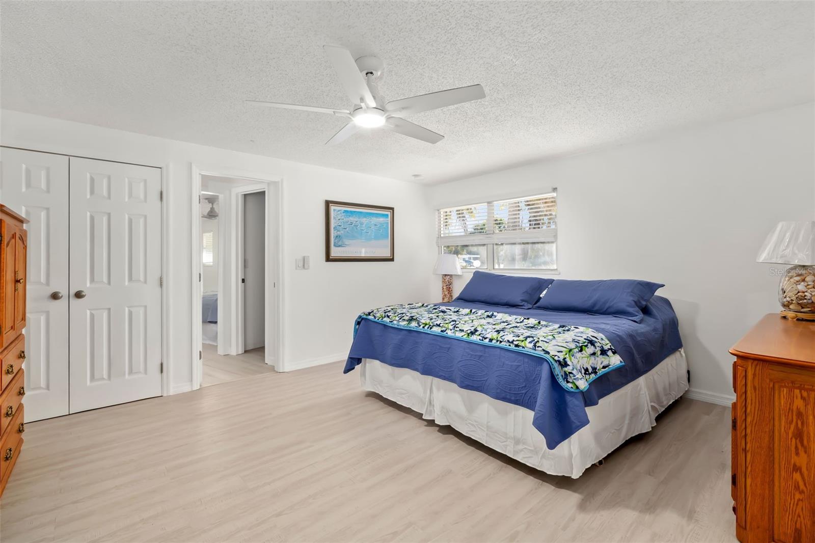 CORAL SHORES - Commercial Sale