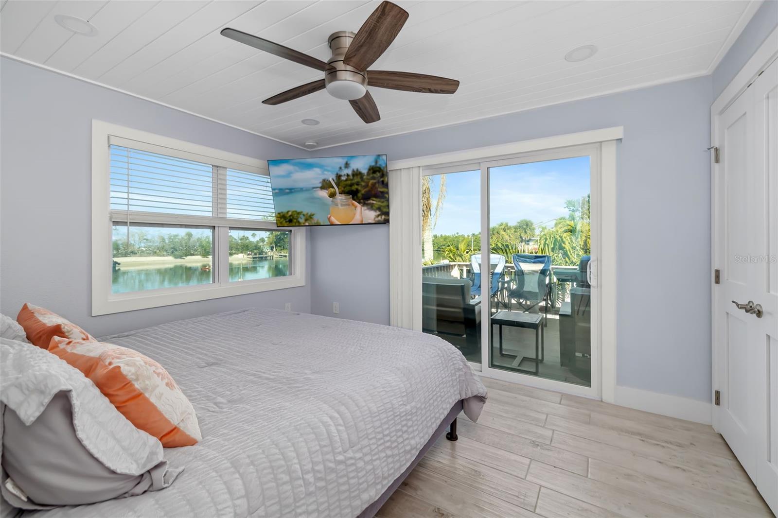 CORAL SHORES - Commercial Sale