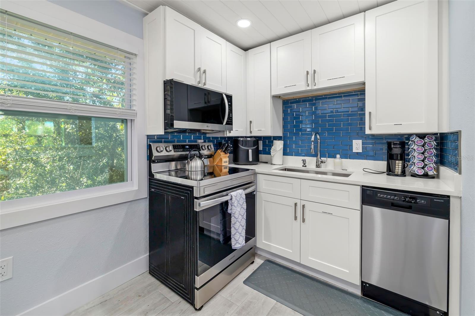 CORAL SHORES - Commercial Sale