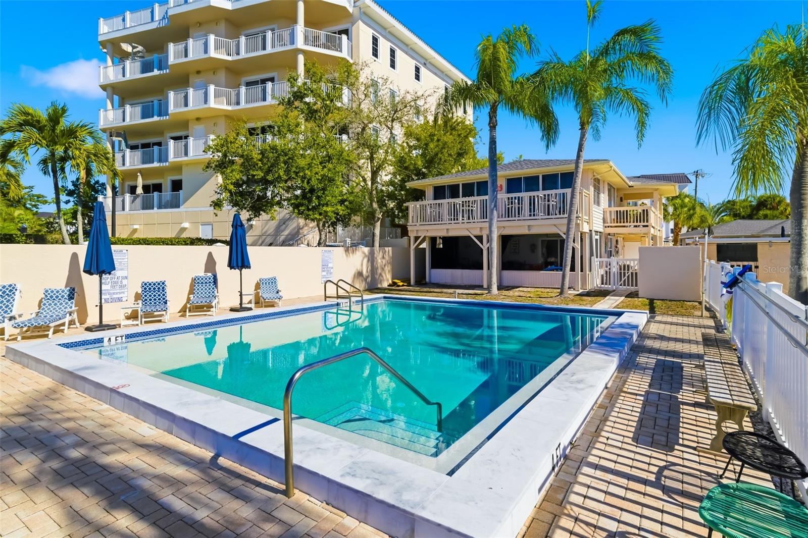 CORAL SHORES - Commercial Sale