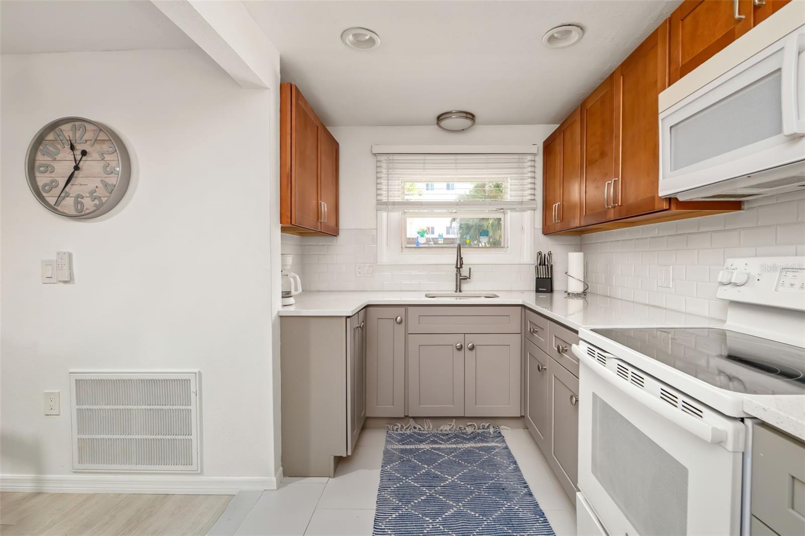 CORAL SHORES - Commercial Sale