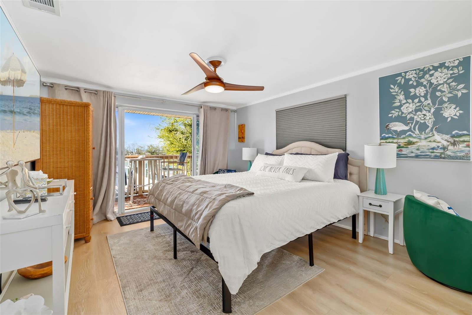 CORAL SHORES - Commercial Sale