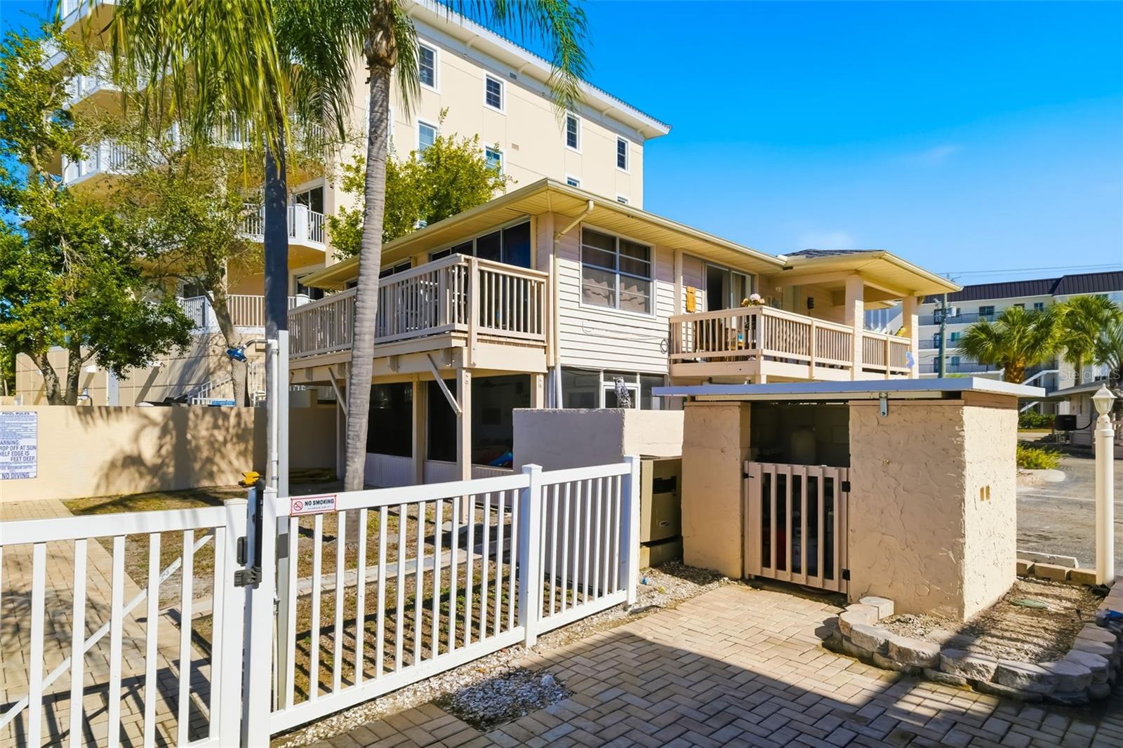 CORAL SHORES - Commercial Sale