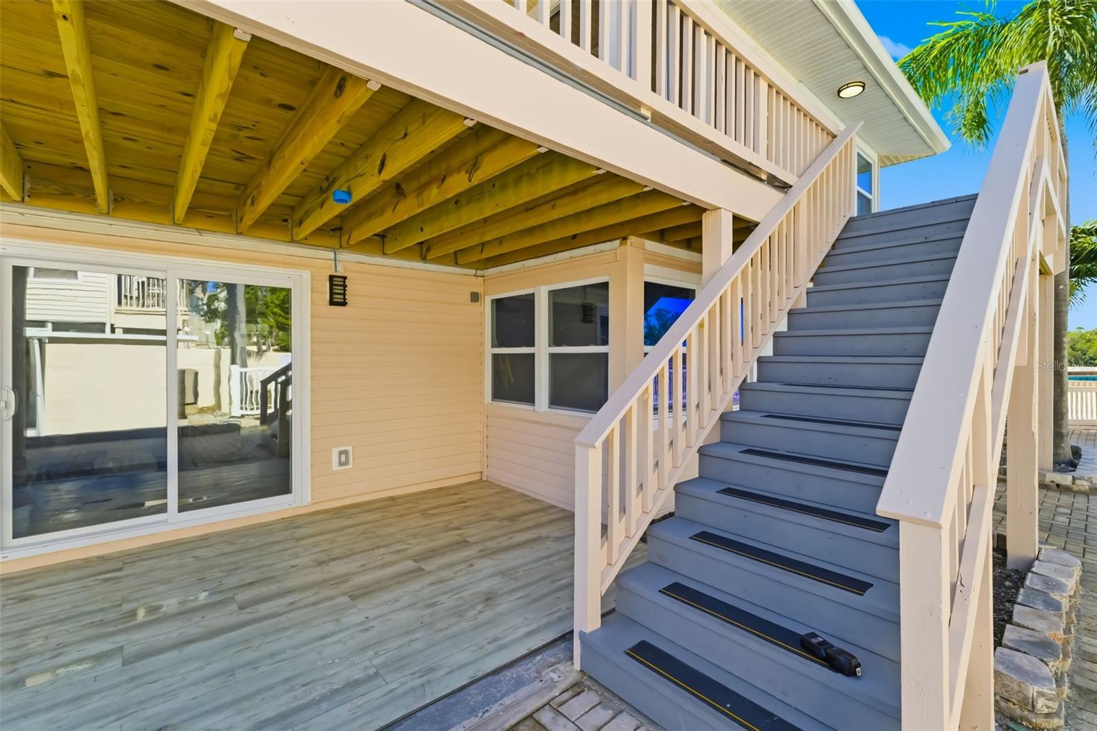 CORAL SHORES - Commercial Sale