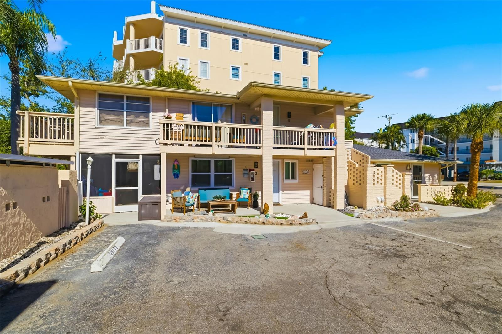 CORAL SHORES - Commercial Sale