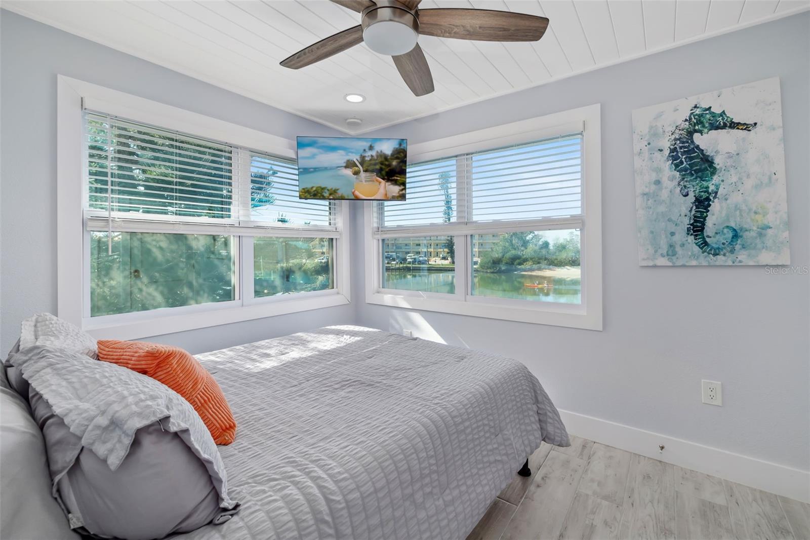 CORAL SHORES - Commercial Sale