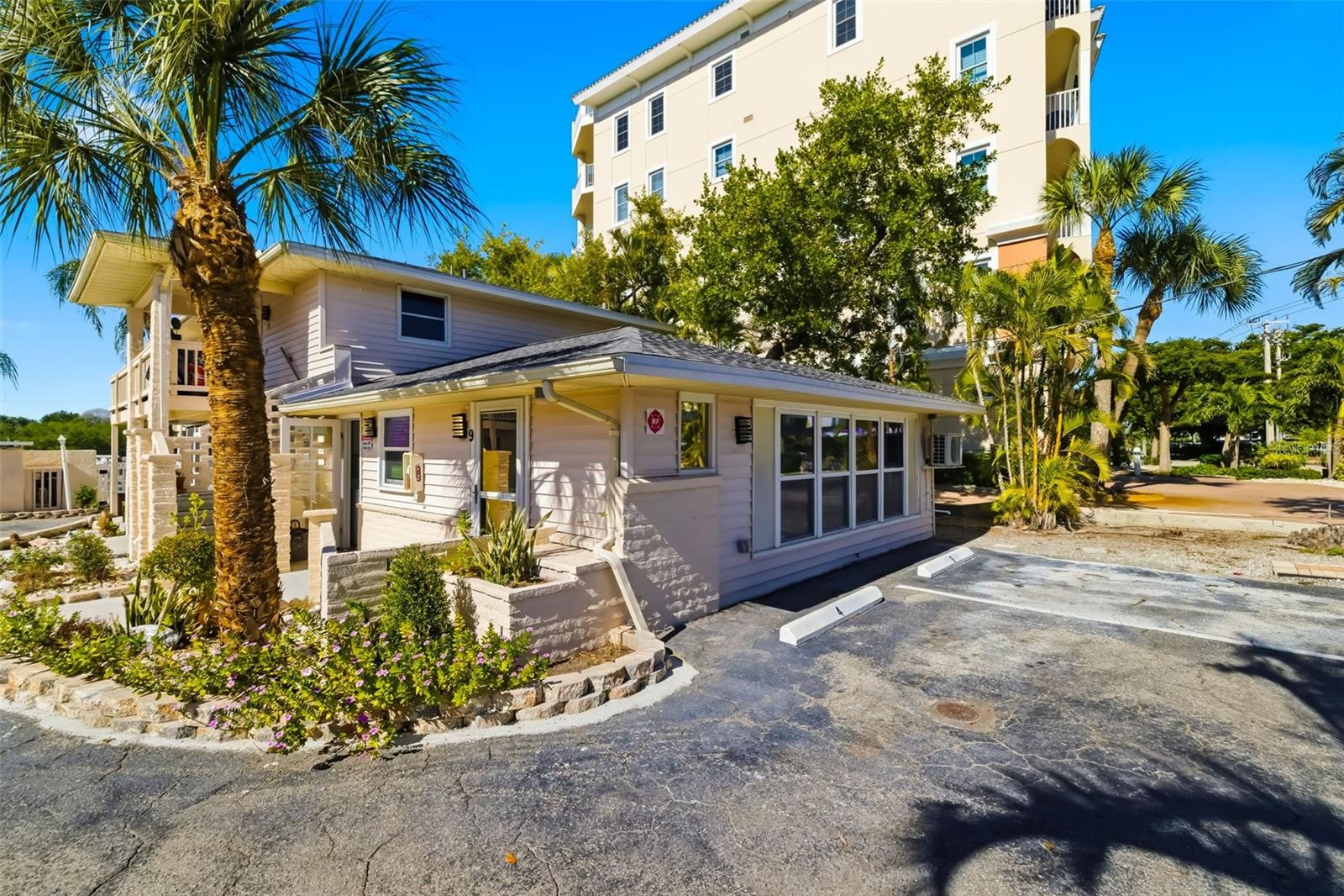 CORAL SHORES - Commercial Sale