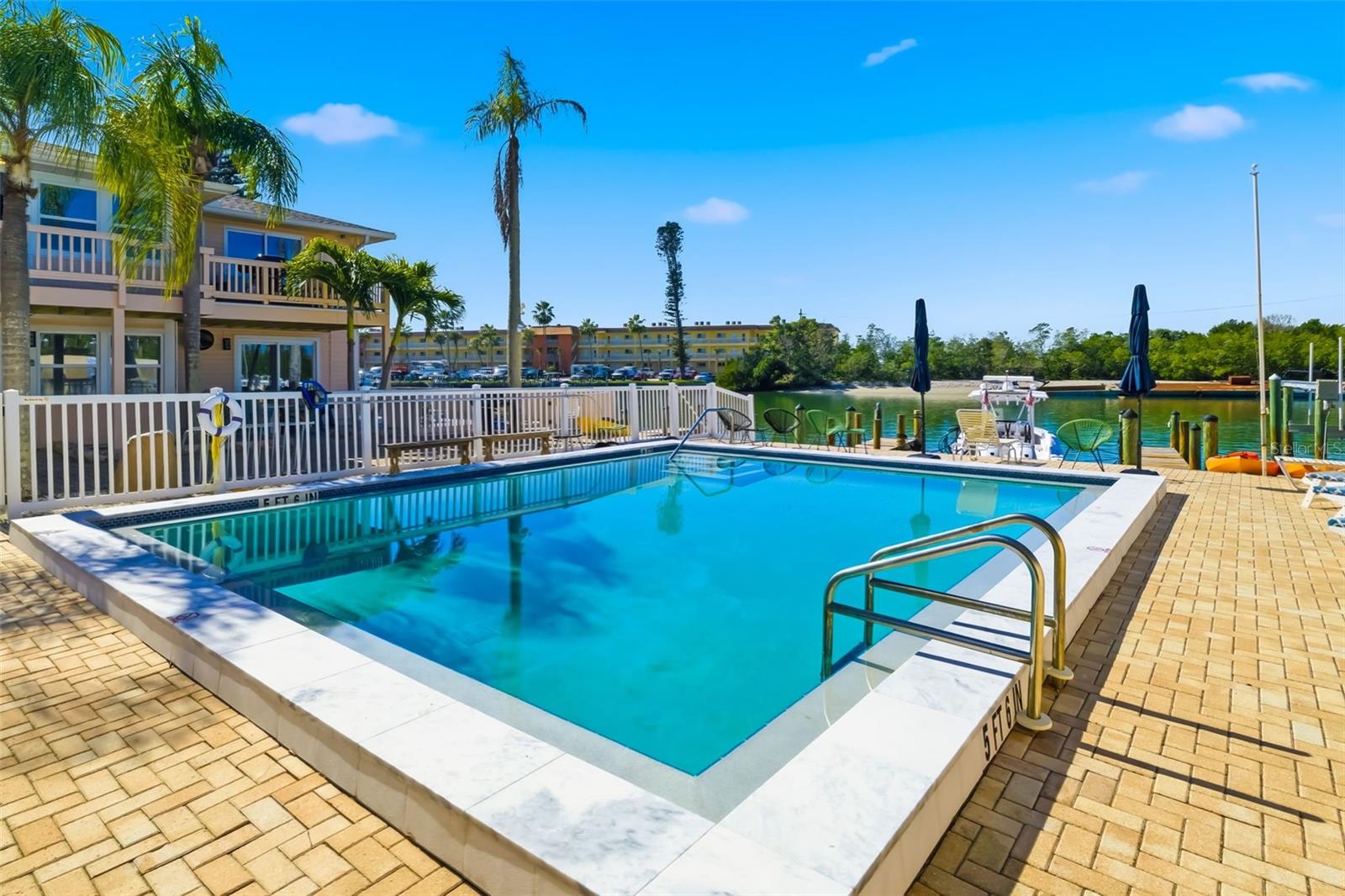 CORAL SHORES - Commercial Sale