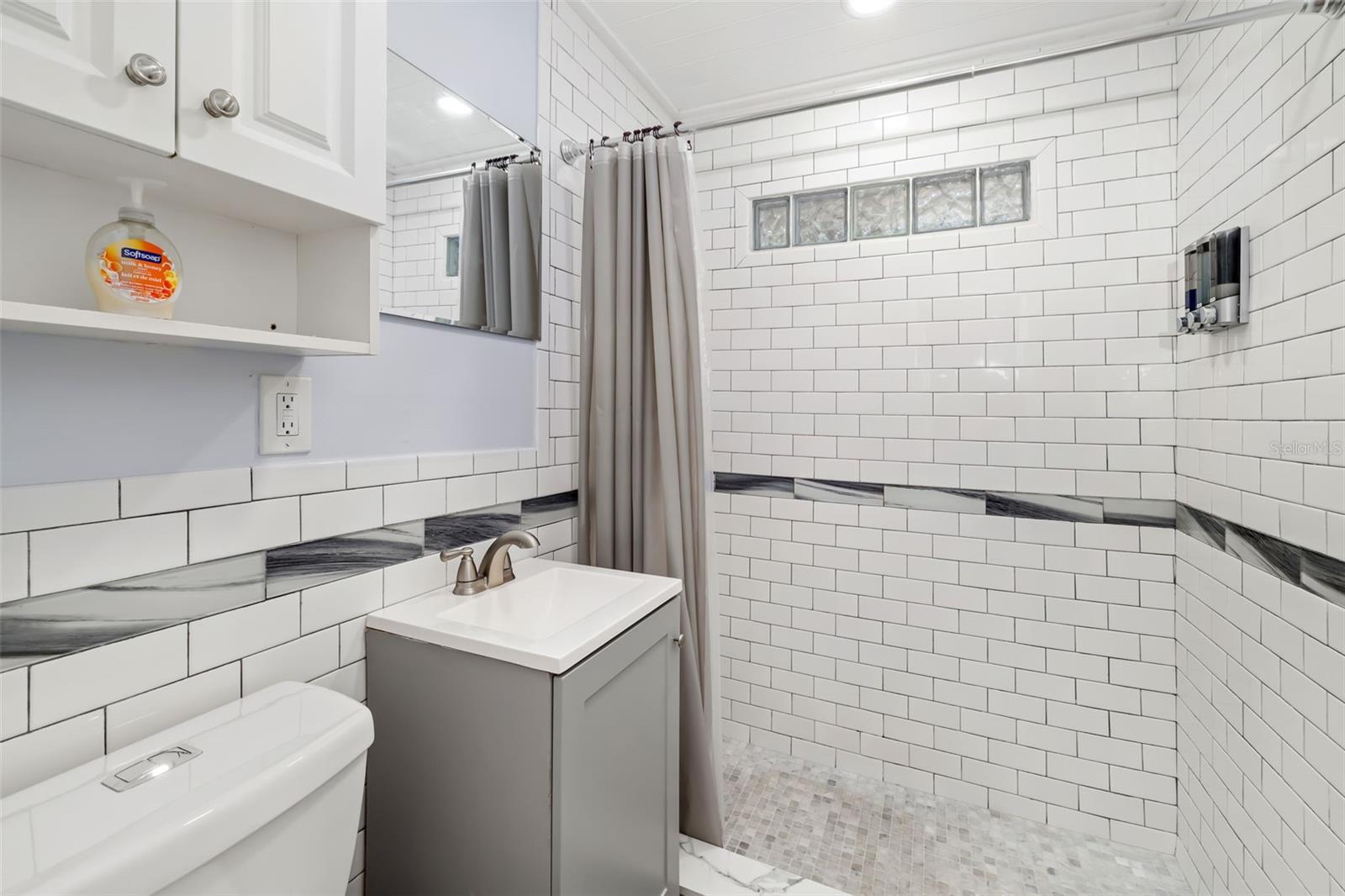 CORAL SHORES - Commercial Sale