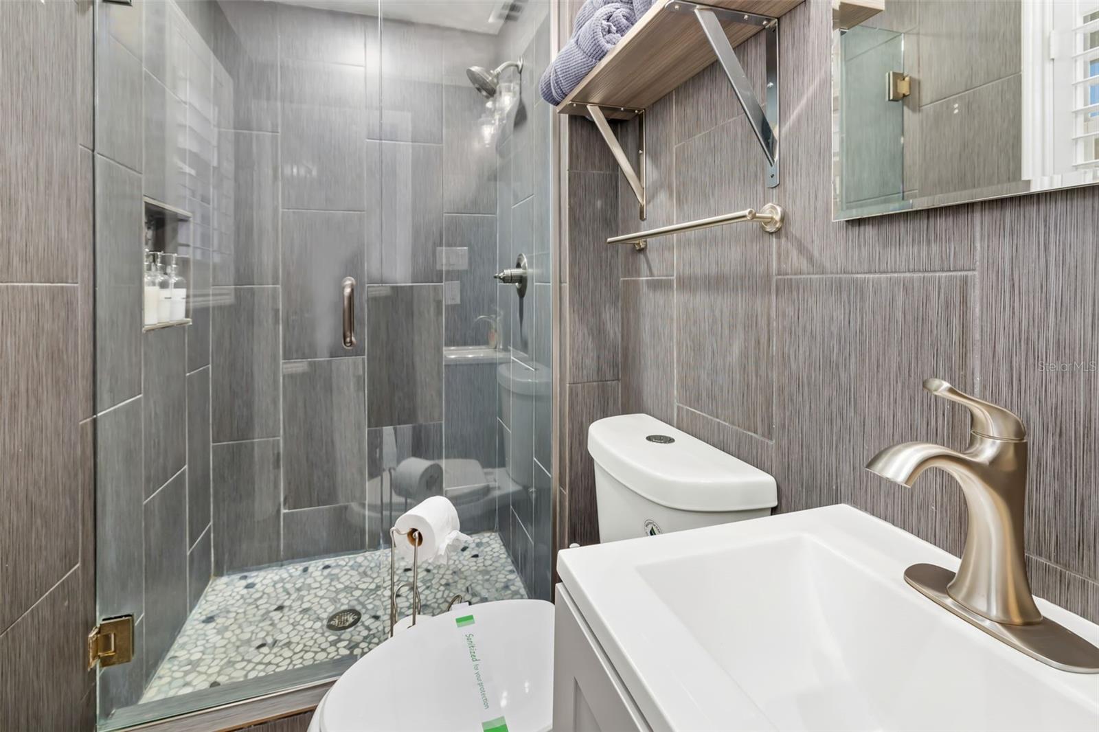 CORAL SHORES - Commercial Sale