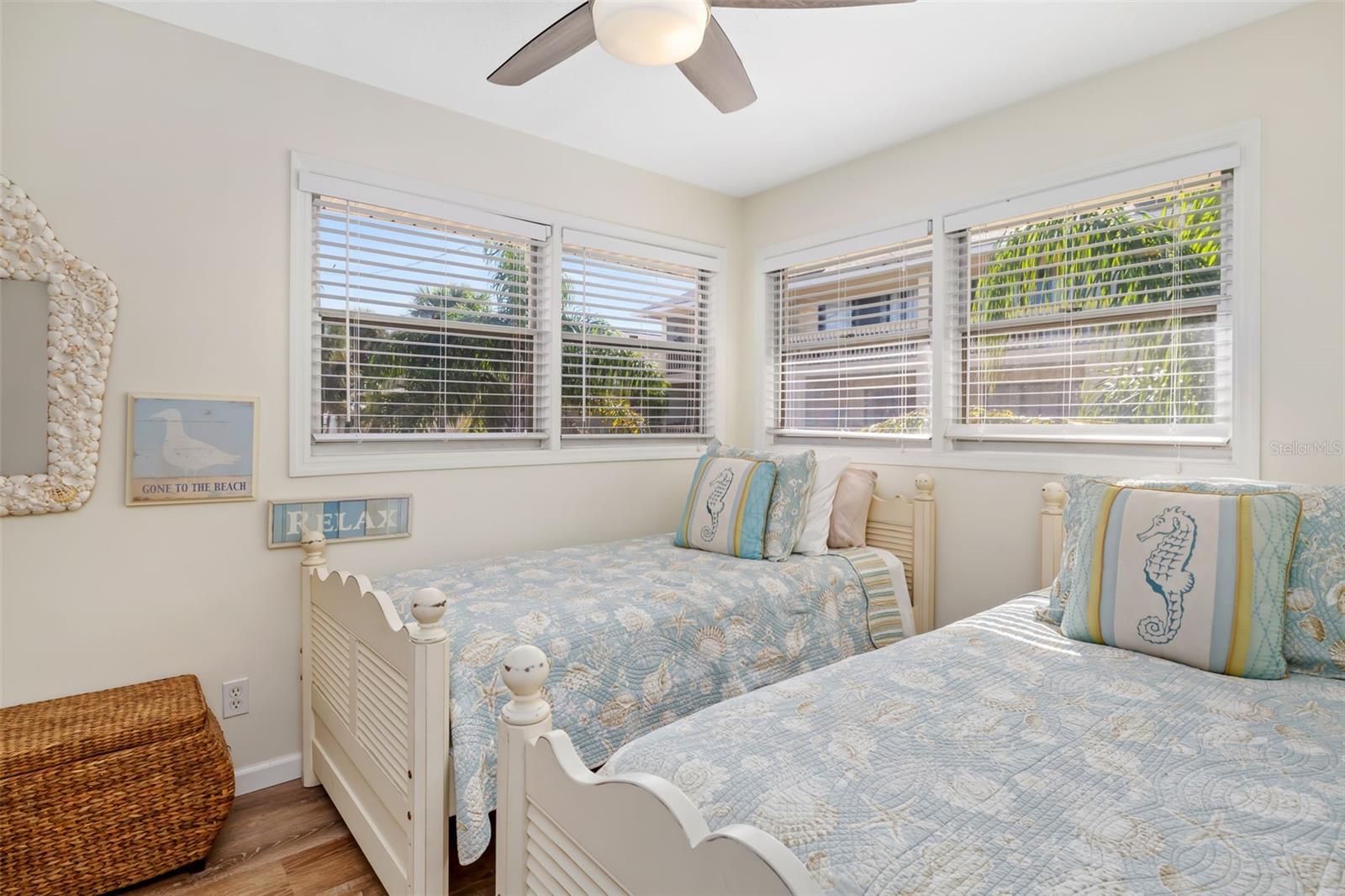 CORAL SHORES - Commercial Sale