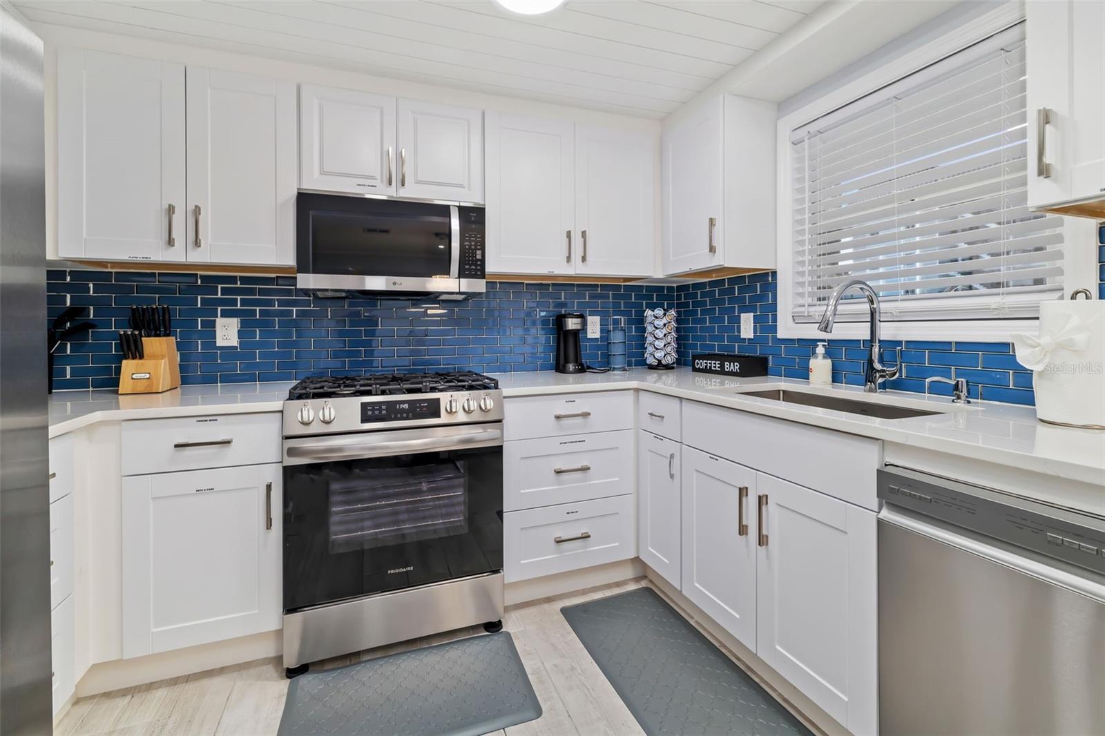 CORAL SHORES - Commercial Sale