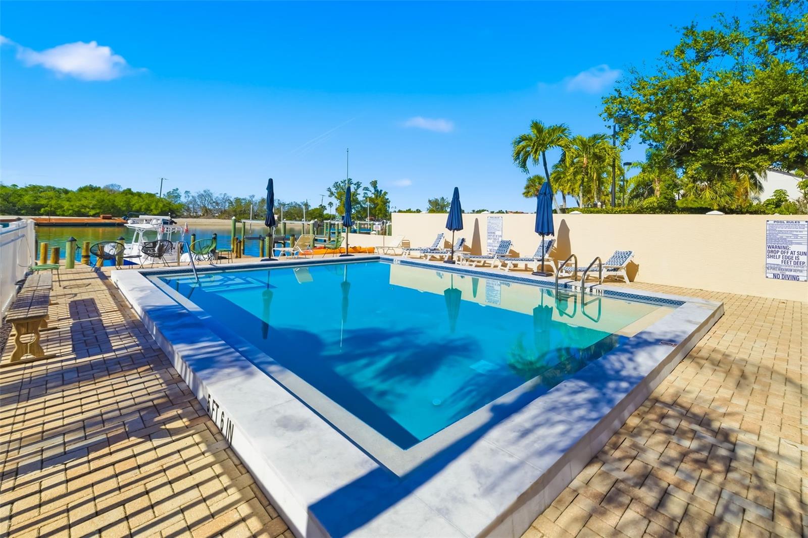 CORAL SHORES - Commercial Sale