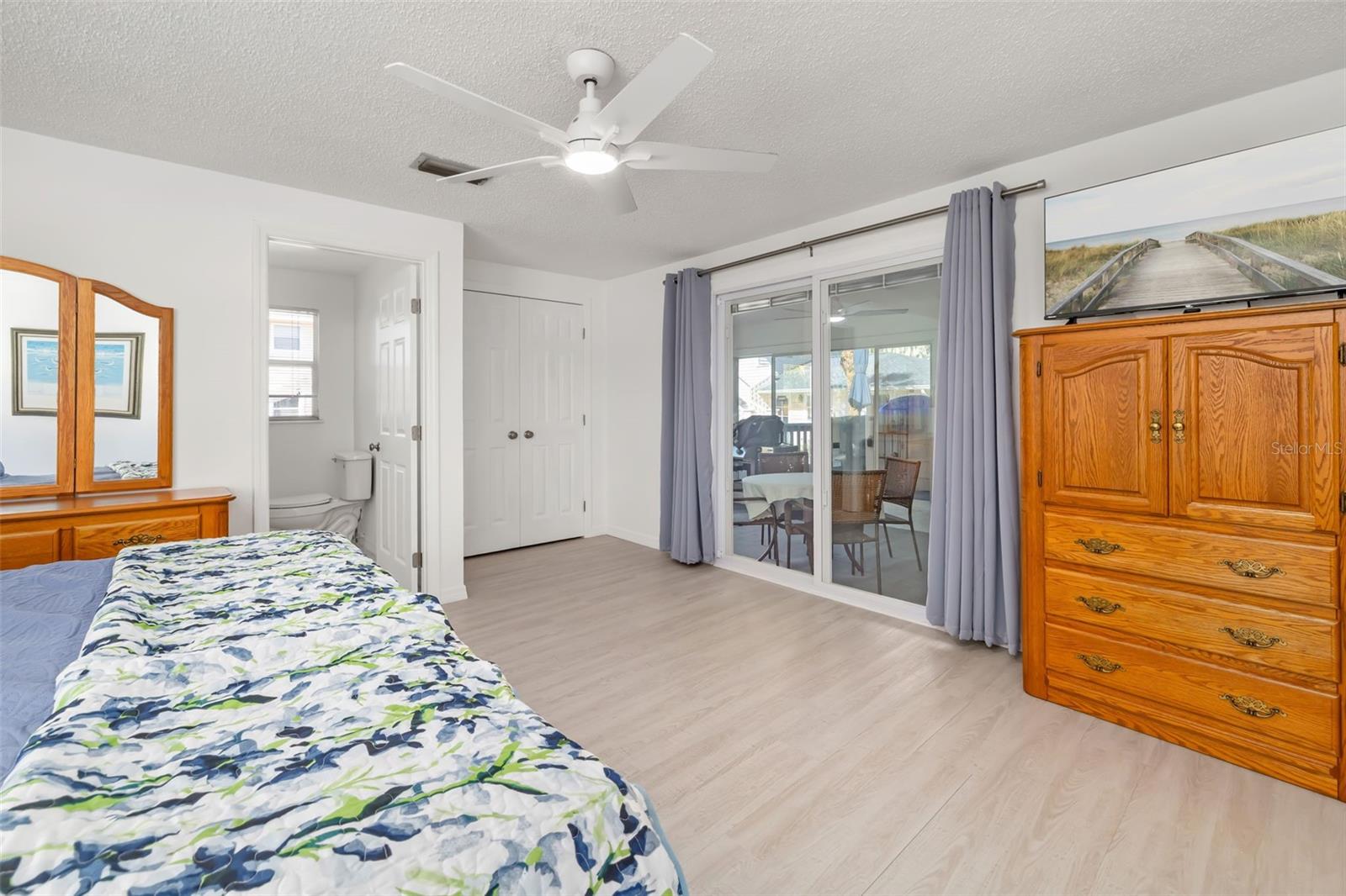 CORAL SHORES - Commercial Sale