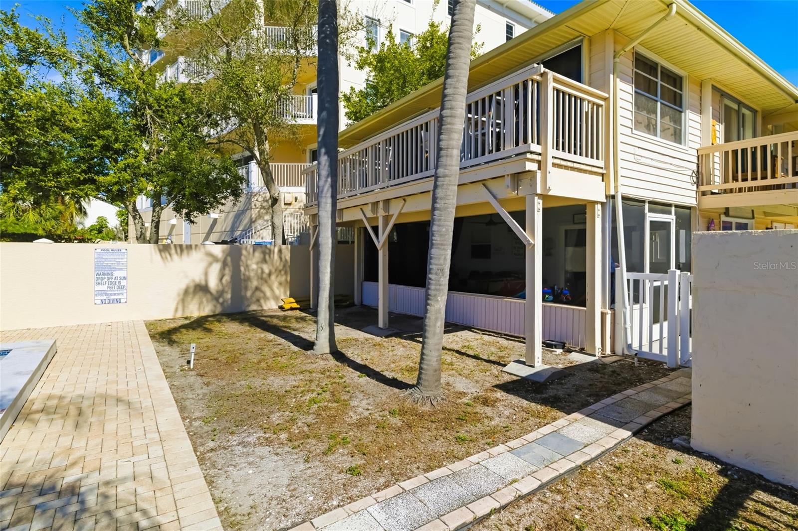 CORAL SHORES - Commercial Sale