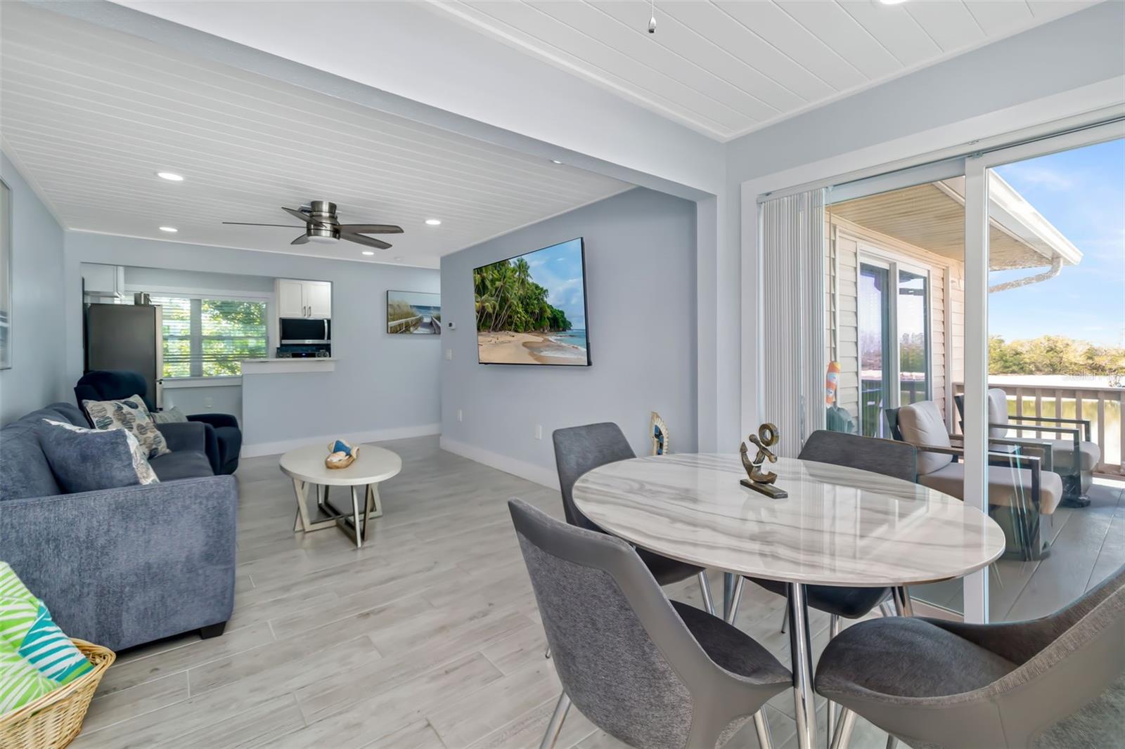 CORAL SHORES - Commercial Sale