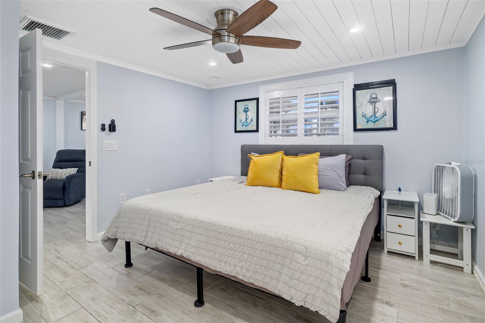 CORAL SHORES - Commercial Sale