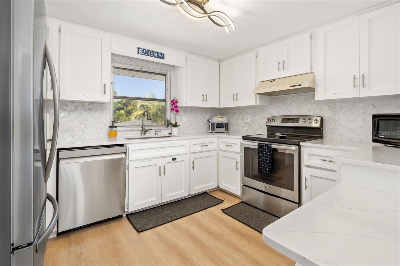 CORAL SHORES - Commercial Sale