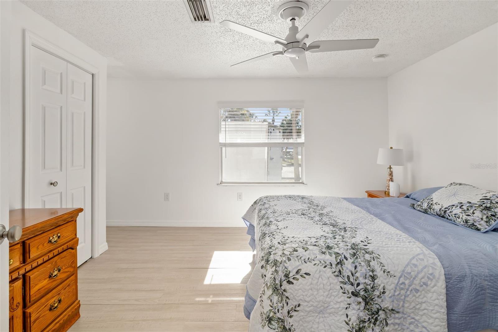 CORAL SHORES - Commercial Sale