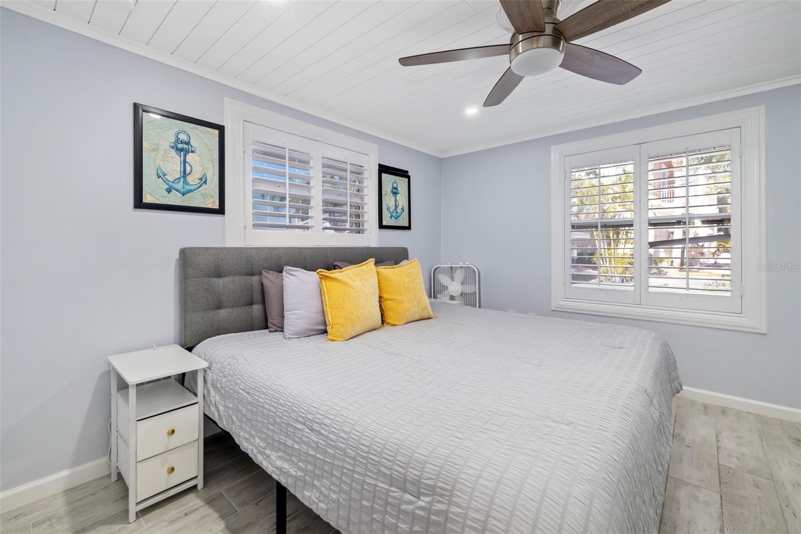 CORAL SHORES - Commercial Sale