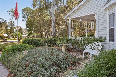 A home in DELAND