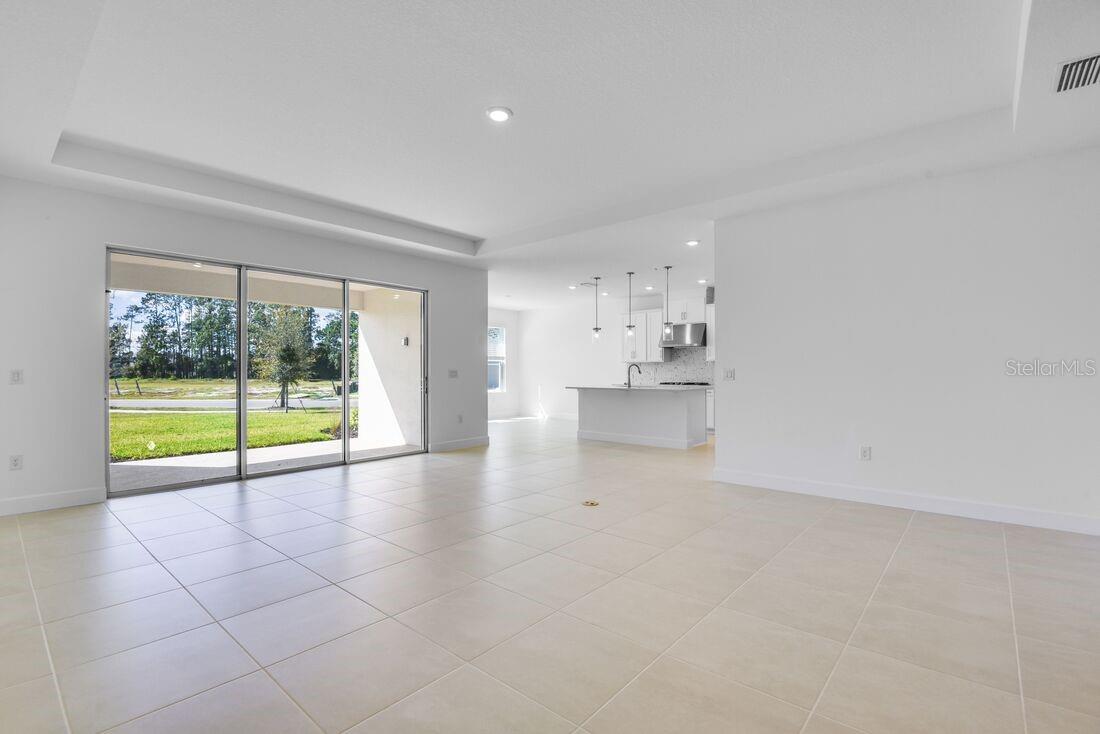 672 JUNONIA BOULEVARD