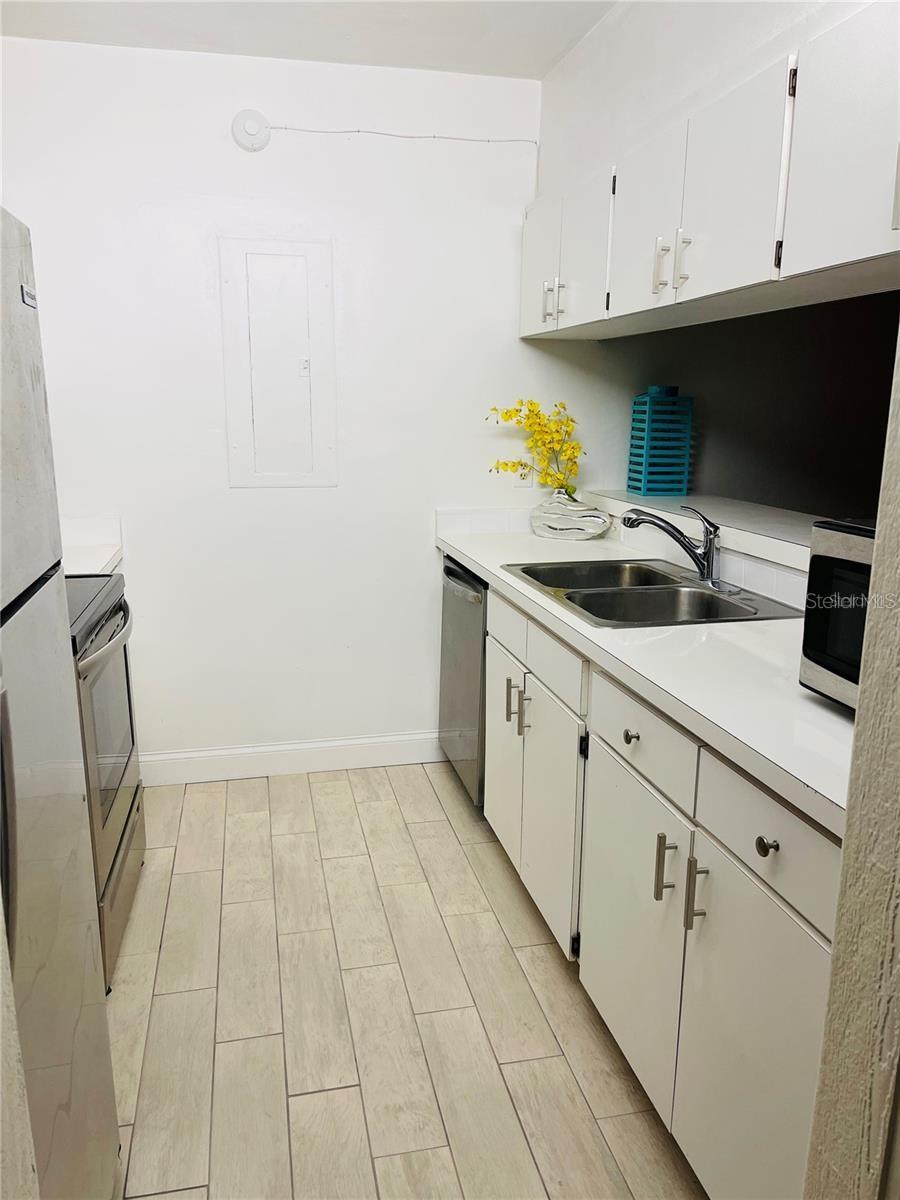 GRENELEFE CONDO PH 01 BURNWAY SOUTH - Residential Lease