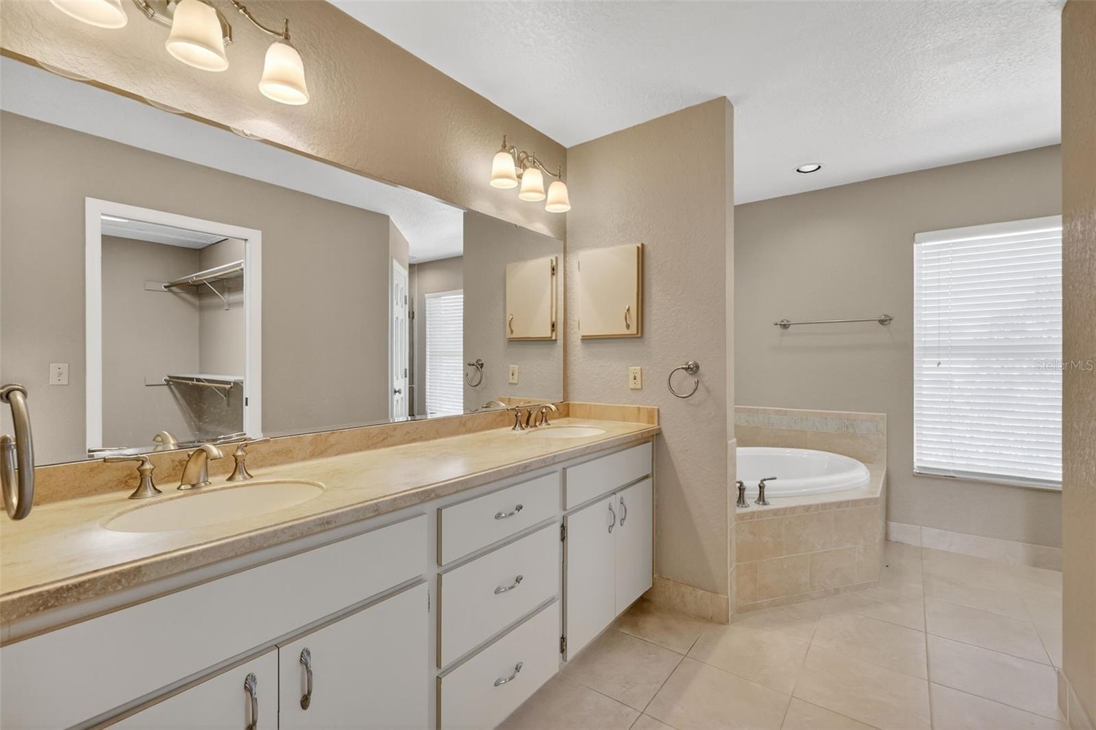 GREEN TREE - Residential